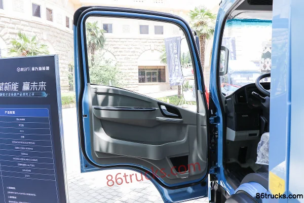 Sinotruk HOWO Tongshuai 4.15m single-row electric stake light truck CATL 100.46kWh 4X2(6 wheels) Interior (1) | 86Trucks