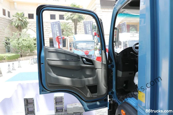 Sinotruk HOWO Tongsai 4,5 T 4,15 m cabine simple, camion léger fourgon électrique pur (bleu) 100,46 kWh 4X2(6 roues) Intérieur (1) | 86Truck