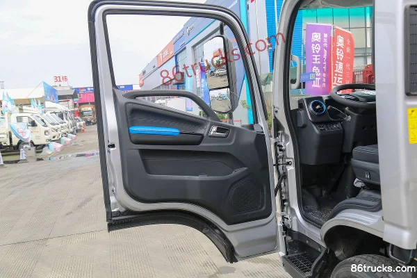 Aumark Zhilan HS 4.5T 4.17m Single Row Plug-in Hybrid Flatbed Truck 14.016kWh 4X2(6 wheels) Interior (1) | 86Trucks