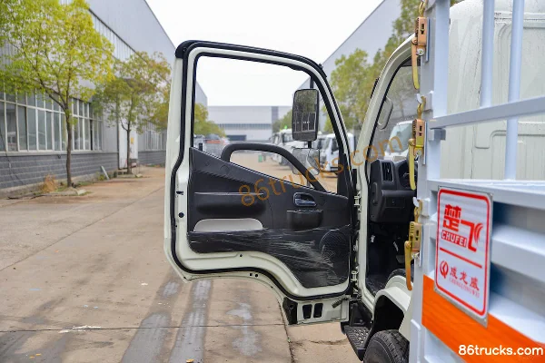 Foton Aoling Jieyun 132hp 4X2(6 wheels) 4.1m Gas Cylinder Transport Truck (Chufei Brand) Cab (1) | 86Trucks