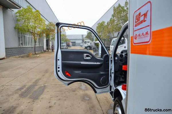 Dongfeng T5 95hp 4X2(6 wheels) 3.5m Corrosive Goods Van Truck (Chufei Brand) Cab (1) | 86Trucks