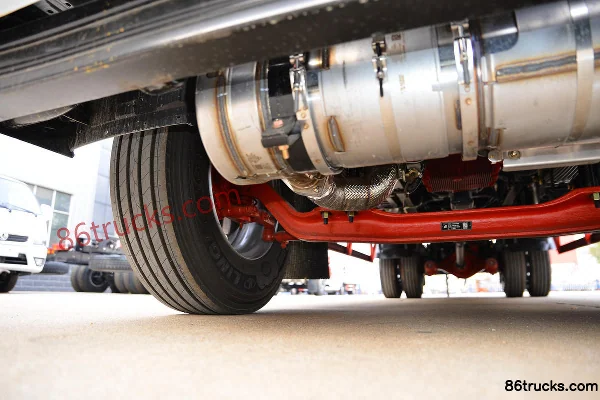 Dongfeng Duolika D9 220 ch 4X2(6 roues) camion citerne à gaz 6,8 m (marque Chufei) Châssis (2) | 86Trucks