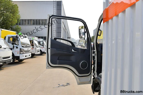 JAC Shuailing E 150 hp 4X2(6 wheels) 4.2 m flammable gas van truck (Chufei brand) (China VI) Cab (1) | 86Trucks