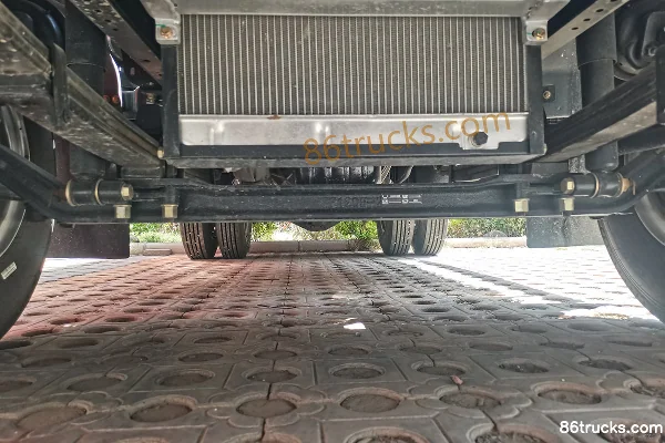 Kama Kaijie M3 130hp 4X2(6 wheels) swing arm garbage truck Chassis (1) | 86Trucks