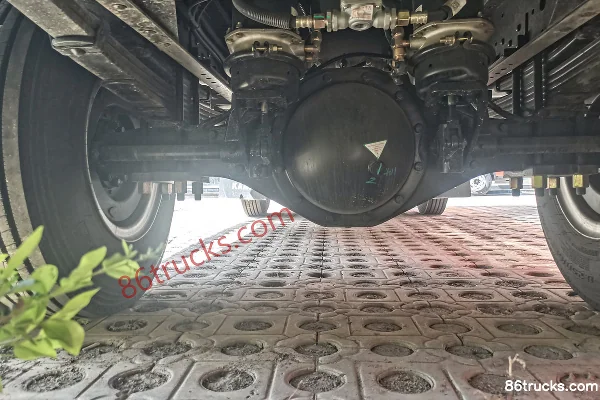Kama Kaijie M3 130hp 4X2(6 wheels) swing arm garbage truck Chassis (3) | 86Trucks