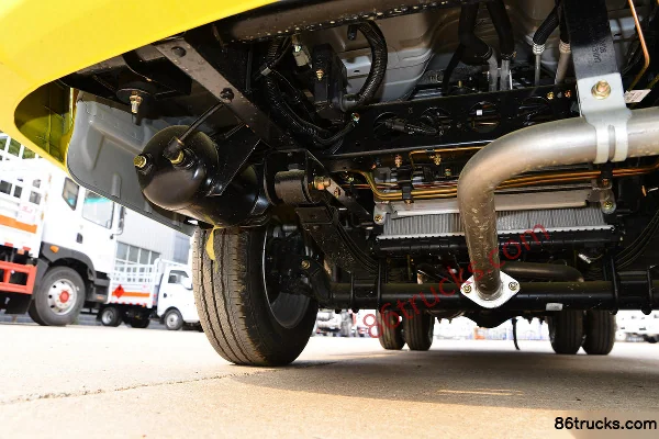 Dongfeng T5 95hp 4X2(6 wheels) 2.8m flammable gas van truck (Chufei brand) Chassis (2) | 86Trucks