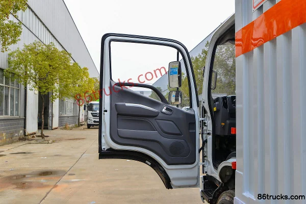 Foton Aoling CTS 156hp 4X2(6 wheels) 5.2m flammable gas van truck (Chufei brand) Cab (1) | 86Trucks