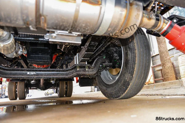 Foton Aoling CTS 156hp 4X2(6 wheels) 5.2m flammable gas van truck (Chufei brand) Chassis (3) | 86Trucks