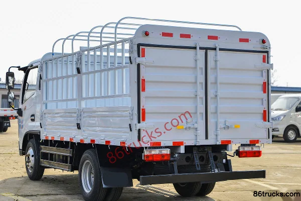 Dongfeng Duolika D5 Ruineng Edition 88 hp 4X2(6 wheels) 3.4m Half-row Stake Truck (Air Brake) Body (3) | 86Trucks