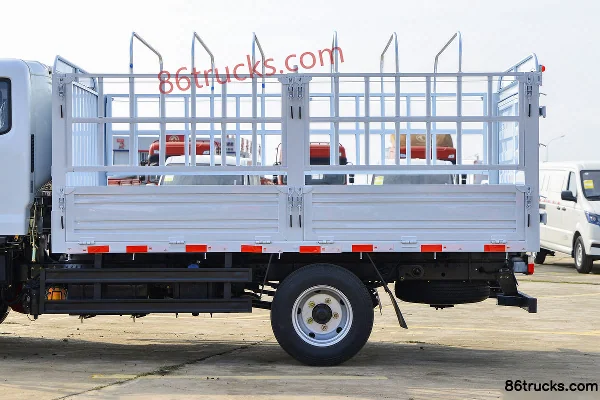 Dongfeng Duolika D5 Ruineng Edition 88 hp 4X2(6 wheels) 3.4m Half-row Stake Truck (Air Brake) Body (2) | 86Trucks