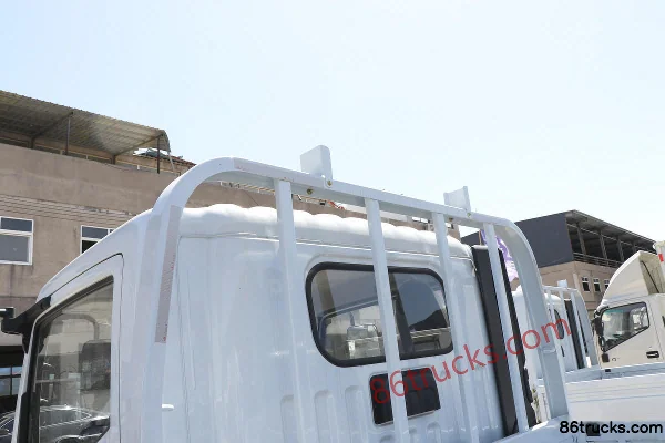 Dongfeng Captain K5 2016 model 115 hp 4X2(6 wheels) 2.8m double-row stake light truck Body (3) | 86Trucks