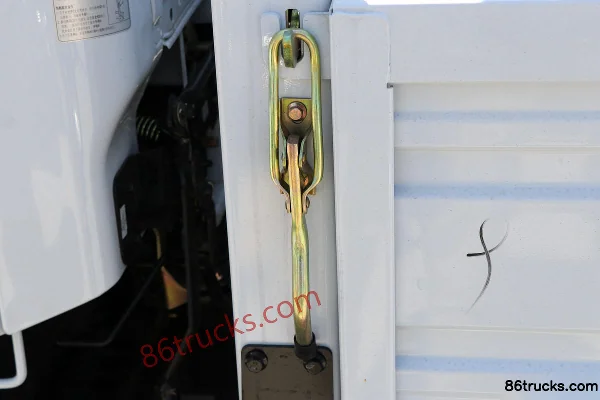 Dongfeng Captain K5 2016 model 115 hp 4X2(6 wheels) 2.8m double-row stake light truck Body (2) | 86Trucks