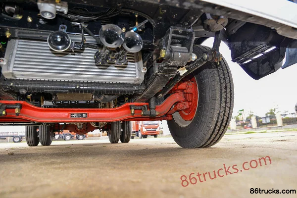 Dongfeng Xingyun K6-L 2.5L Diesel 155 hp 4X2(6 wheels) WLY 6-speed 4.17m single-row van light truck Chassis (3) | 86Trucks