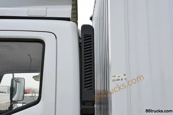 Dongfeng Xingyun K6-L 2.5L Diesel 155 hp 4X2(6 wheels) WLY 6-speed 4.17m single-row van light truck Body (2) | 86Trucks