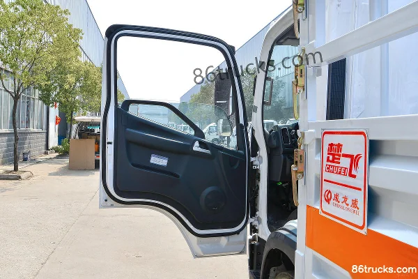 FAW Jiefang J6F 160 hp 4X2(6 wheels) 5.3m Gas Cylinder Transport Truck (Chufei Brand) Cab (1) | 86Trucks