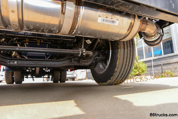 FAW Jiefang J6F 160 hp 4X2(6 wheels) 5.3m Gas Cylinder Transport Truck (Chufei Brand) Chassis (3) | 86Trucks