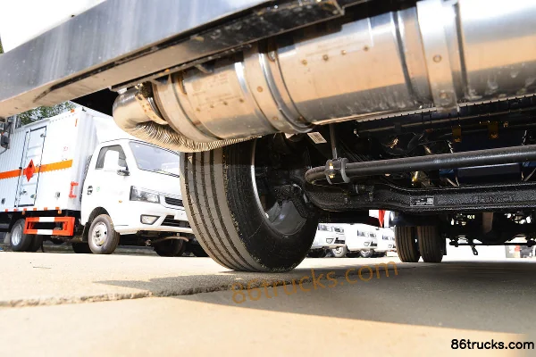 FAW Jiefang J6F 160 hp 4X2(6 wheels) 5.3m Gas Cylinder Transport Truck (Chufei Brand) Chassis (2) | 86Trucks