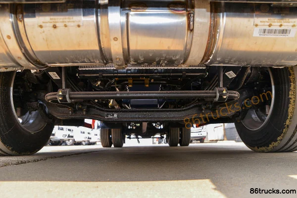 FAW Jiefang J6F 160 hp 4X2(6 wheels) 5.3m Gas Cylinder Transport Truck (Chufei Brand) Chassis (1) | 86Trucks