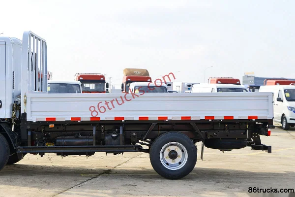 Dongfeng Duolika D5 Ruineng Edition 115 hp 4X2(6 wheels) 3.8 m single-row flatbed light truck (China VI) (hydraulic brake) Body (2) | 86Truc