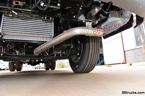 JMC Shunda Small Truck 122 hp 4X2(6 wheels) 4.2m Flammable Gas Box Transport Truck (Chufei Brand) Chassis (3) | 86Trucks