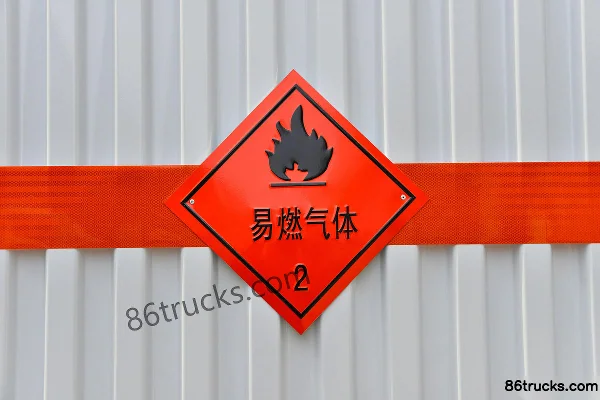 JMC Shunda Small Truck 122 hp 4X2(6 wheels) 4.2m Flammable Gas Box Transport Truck (Chufei Brand) Body (3) | 86Trucks