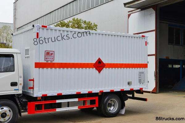 JMC Shunda Small Truck 122 hp 4X2(6 wheels) 4.2m Flammable Gas Box Transport Truck (Chufei Brand) Body (1) | 86Trucks