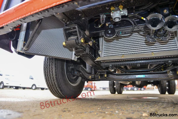 Dongfeng Duolika D6-M Standard Super Power Edition 155 hp 4X2(6 wheels) 4.2m Single Row Flatbed Light Truck (Fast Gear 8-speed) Chassis (2)