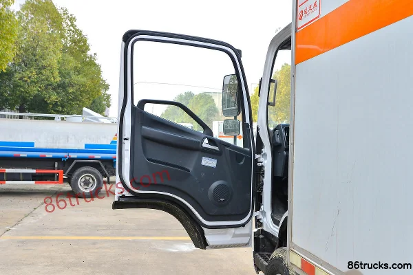 FAW Jiefang J6F 180 ch 4X2(6 roues) 5,2 m transport de gaz inflammable en benne fermée (marque Chufei) Cabine (1) | 86Trucks