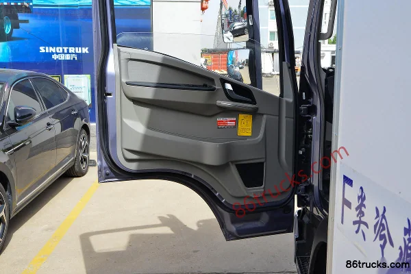 Sinotruk HOWO Tongsheng 170 ch 4X2(6 roues) 4,1 m camion frigorifique Cabine (2) | 86Trucks