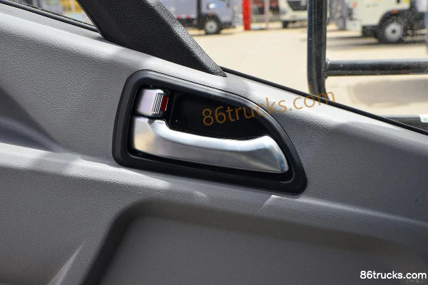Sinotruk HOWO Hanjiang M Wealth Creation Edition 160hp 4X2(6 wheels) 4.1m refrigerated truck (China VI) Cab (3) | 86Trucks