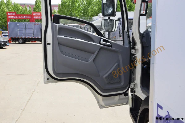 Sinotruk HOWO Hanjiang M Wealth Creation Edition 160hp 4X2(6 wheels) 4.1m refrigerated truck (China VI) Cab (2) | 86Trucks