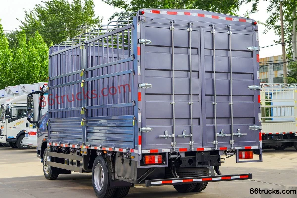 Sinotruk HOWO Tongshuai 154hp 4X2(6 wheels) 4.85m Crew Cab Stake Truck (10-speed) Body (3) | 86Trucks