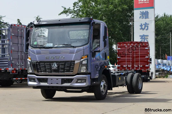 Sinotruk HOWO Tongshuai 170 hp 4X2(6 wheels) 4.15m Single Row Stake Truck (Sinotruk 8-speed) Exterior (3) | 86Trucks