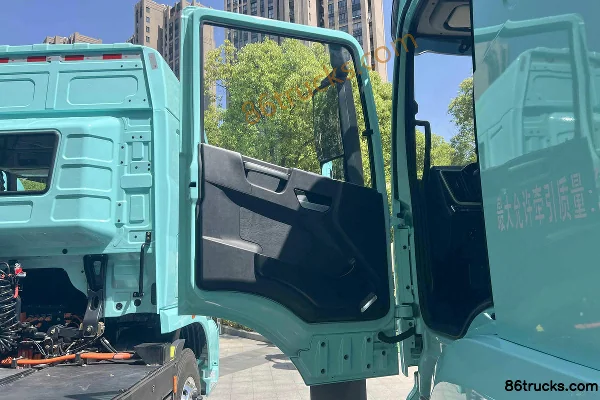 Lingyi Auto Xiaoman E660 6X4(10 roues) tracteur routier électrique pur 256 kWh Cabine (1) | 86Trucks