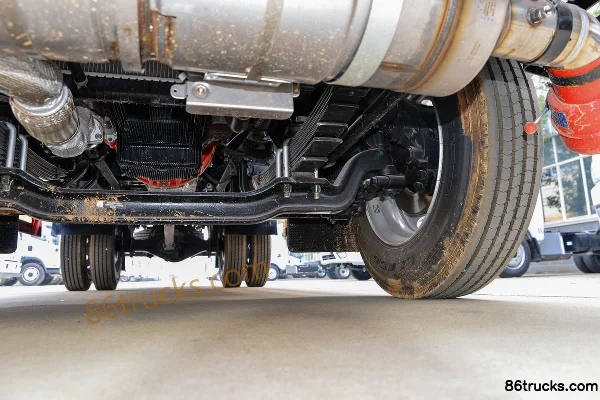 Foton Aumark S3 156hp 4X2(6 wheels) 5.2m Flammable Gas Van (Chufei) Chassis (3) | 86Trucks