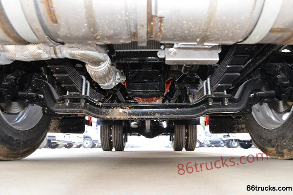 Foton Aumark S3 156hp 4X2(6 wheels) 5.2m Flammable Gas Van (Chufei) Chassis (1) | 86Trucks