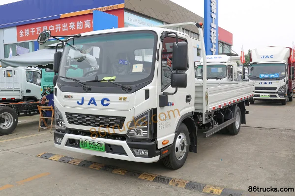 JAC Lingpao EV6 4.5T 4.18m Single Row Pure Electric Flatbed Light Truck 100.46kWh 4X2(6 wheels) Exterior (3) | 86Trucks