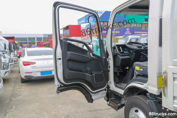JAC Lingpao EV6 4.5T 4.18m Single Row Pure Electric Flatbed Light Truck 100.46kWh 4X2(6 wheels) Interior (1) | 86Trucks