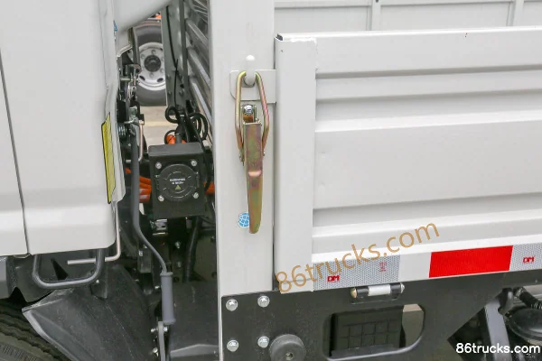 JAC Lingpao EV6 4.5T 4.18m Single Row Pure Electric Flatbed Light Truck 100.46kWh 4X2(6 wheels) Body (2) | 86Trucks
