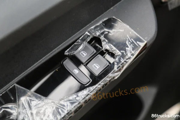 Foton Xiaoyun S PLUS 150hp 4X2(6 wheels) 3.8m Semi-row Panel Van Light Truck Cab (2) | 86Trucks