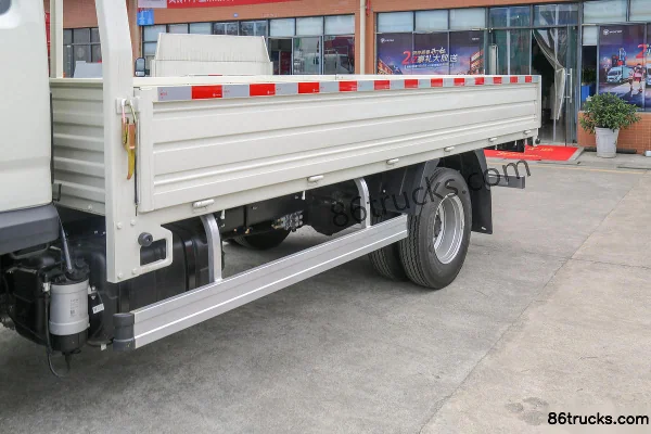 Foton Xiaoyun S PLUS 150hp 4X2(6 wheels) 3.8m Semi-row Panel Van Light Truck Body (1) | 86Trucks