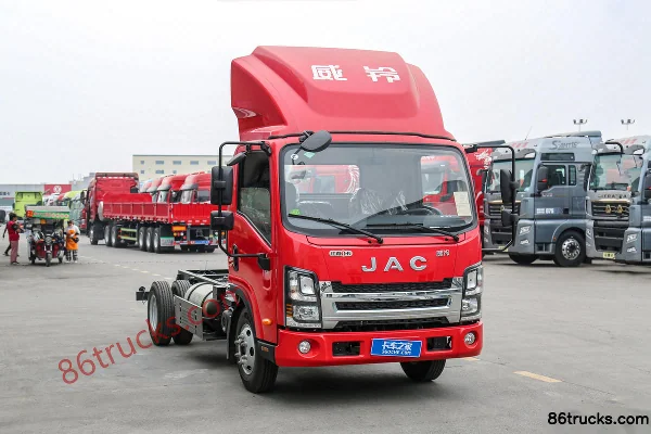 JAC Weiling M6 160hp 4X2(6 wheels) 3.85m Half-row Flatbed Light Truck Exterior (2) | 86Trucks