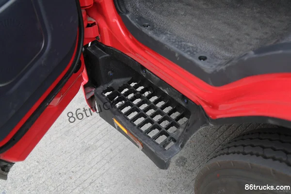 JAC Weiling M6 160hp 4X2(6 wheels) 3.85m Half-row Flatbed Light Truck Cab (3) | 86Trucks