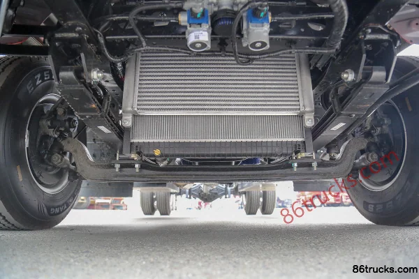 JAC Weiling M6 160hp 4X2(6 wheels) 3.85m Half-row Flatbed Light Truck Chassis (1) | 86Trucks