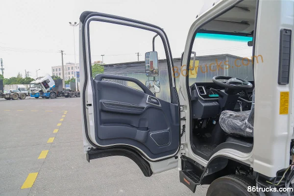JAC Weiling M7 162hp 4X2(6 wheels) 4.15m single-row van light truck Cab (1) | 86Trucks