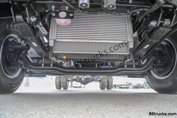 JAC Weiling M7 162hp 4X2(6 wheels) 4.15m single-row van light truck Chassis (1) | 86Trucks