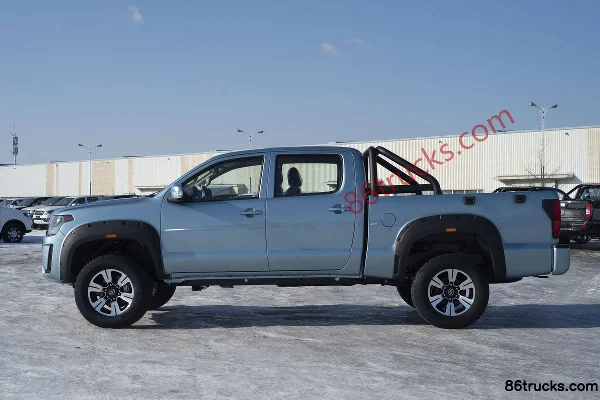 Huanghai Jiaolong 2024 Super Value 2.5T Diesel 150 hp Manual 2WD Double Row Pickup Exterior (3) | 86Trucks