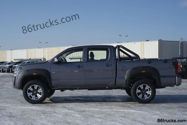 Huanghai Jiaolong 2024 Super Value 2.5T Diesel 150 hp Manual 4WD Double Row Pickup Cab (3) | 86Trucks