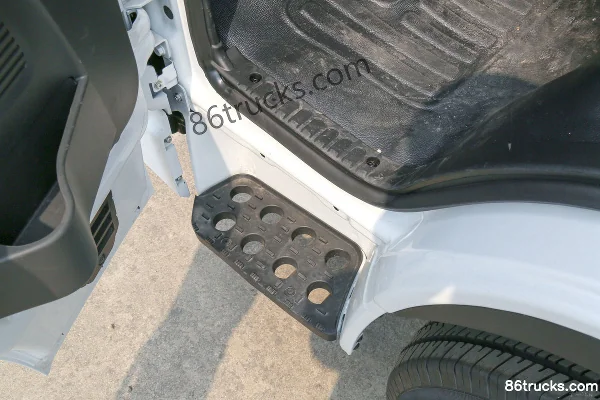 Yuejin Fuxing S100 95 hp 4X2(6 wheels) Diesel 3.05m Double Row Flatbed Light Truck (China VI) Cab (2) | 86Trucks