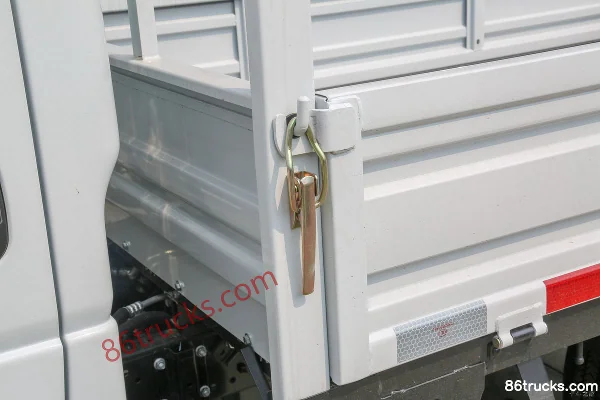 Yuejin Fuxing S100 95 hp 4X2(6 wheels) Diesel 3.05m Double Row Flatbed Light Truck (China VI) Body (2) | 86Trucks